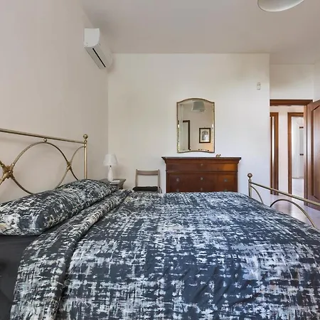 Chiaraluna Вилла Novoli